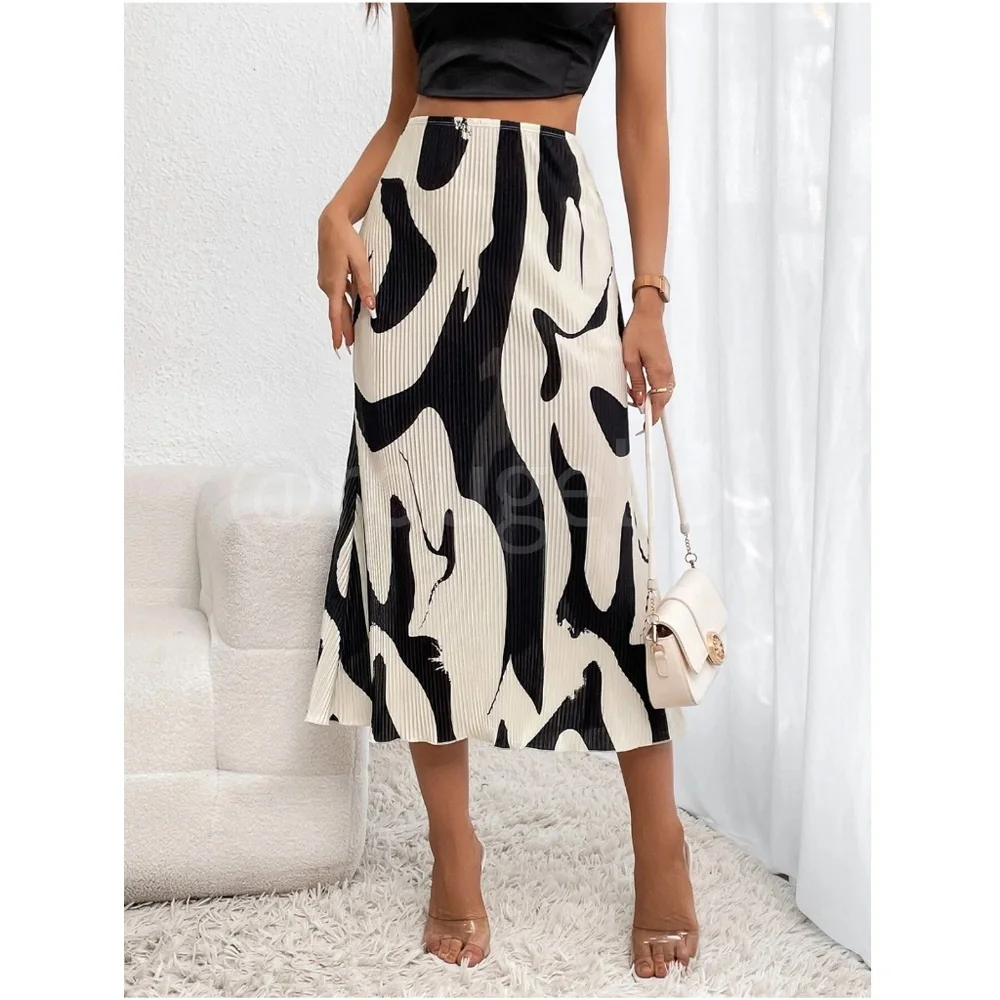 Pleated Black on Off White Midi Skirt Graphic Print - Picture 2 of 9